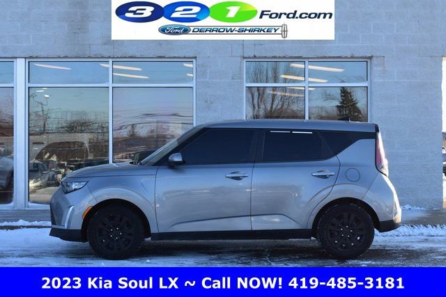 Used 2023 Kia Soul LX image 2