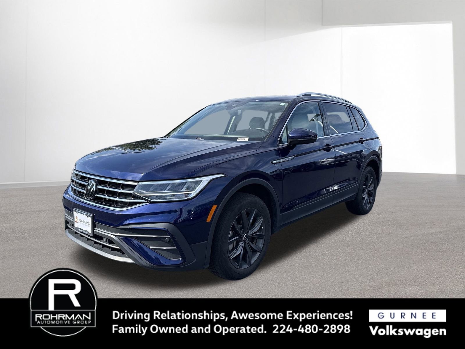 Used 2023 Volkswagen Tiguan SE w/ Panoramic Sunroof Package