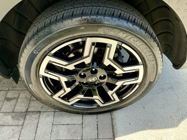 Used 2025 Hyundai Santa Cruz Limited AWD/4WD image 15