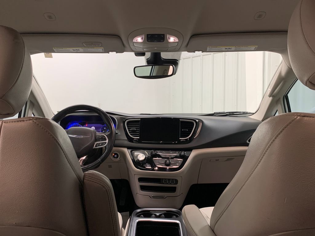 Used 2021 Chrysler Pacifica Touring-L image 21