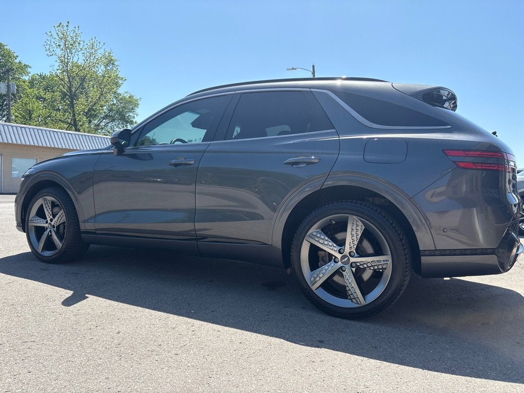 Used 2022 Genesis GV70 3.5T Sport w/ Sport Prestige Package AWD/4WD image 4