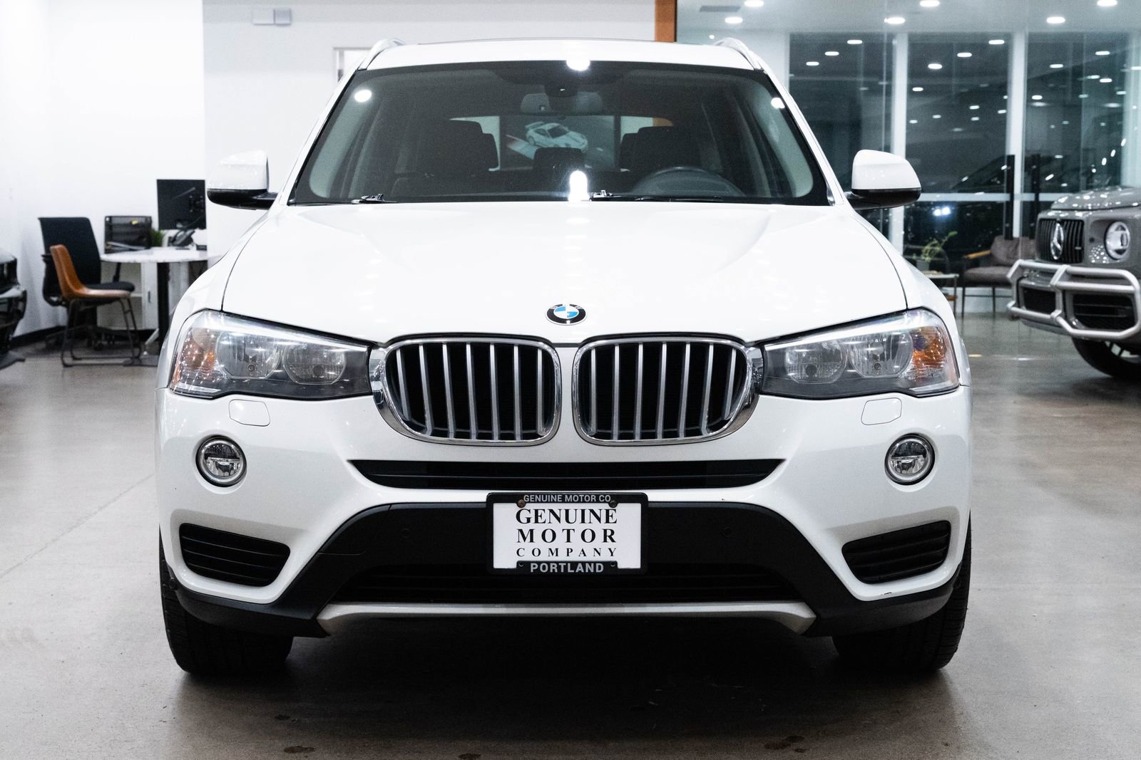 Used 2017 BMW X3 xDrive28i image 2