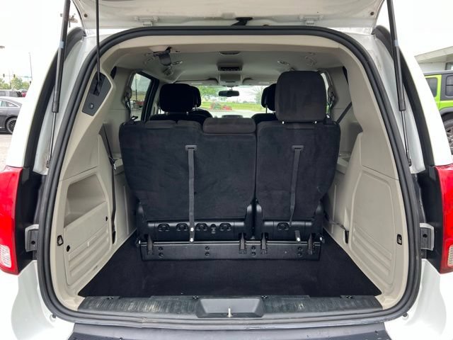 Used 2015 Dodge Grand Caravan SXT w/ UConnect Hands-Free Group FWD image 25