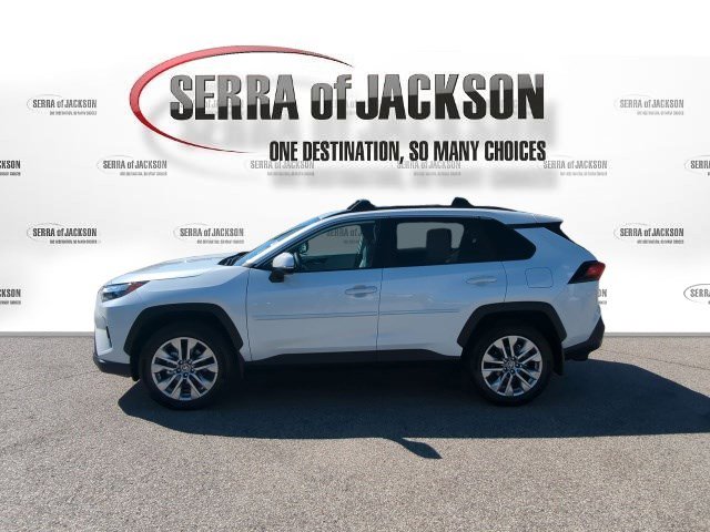 Used 2025 Toyota RAV4 XLE Premium w/ Weather Package AWD/4WD image 6