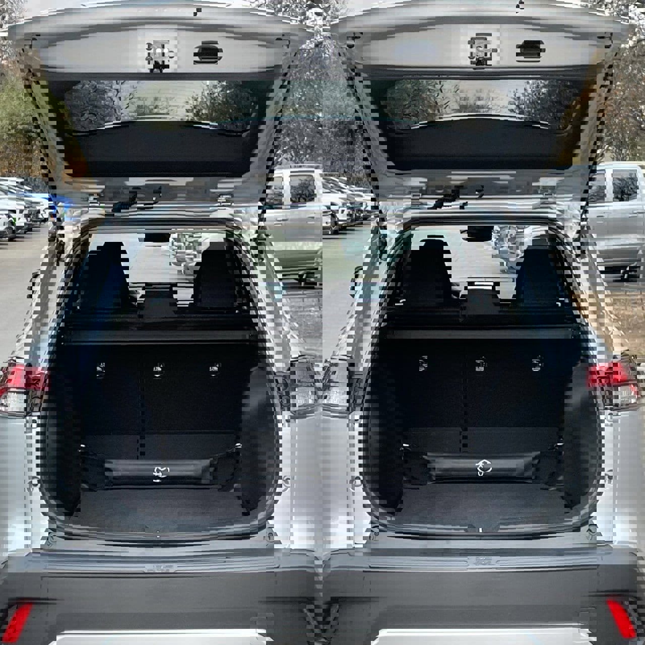 Used 2026 Toyota Corolla Cross LE image 20