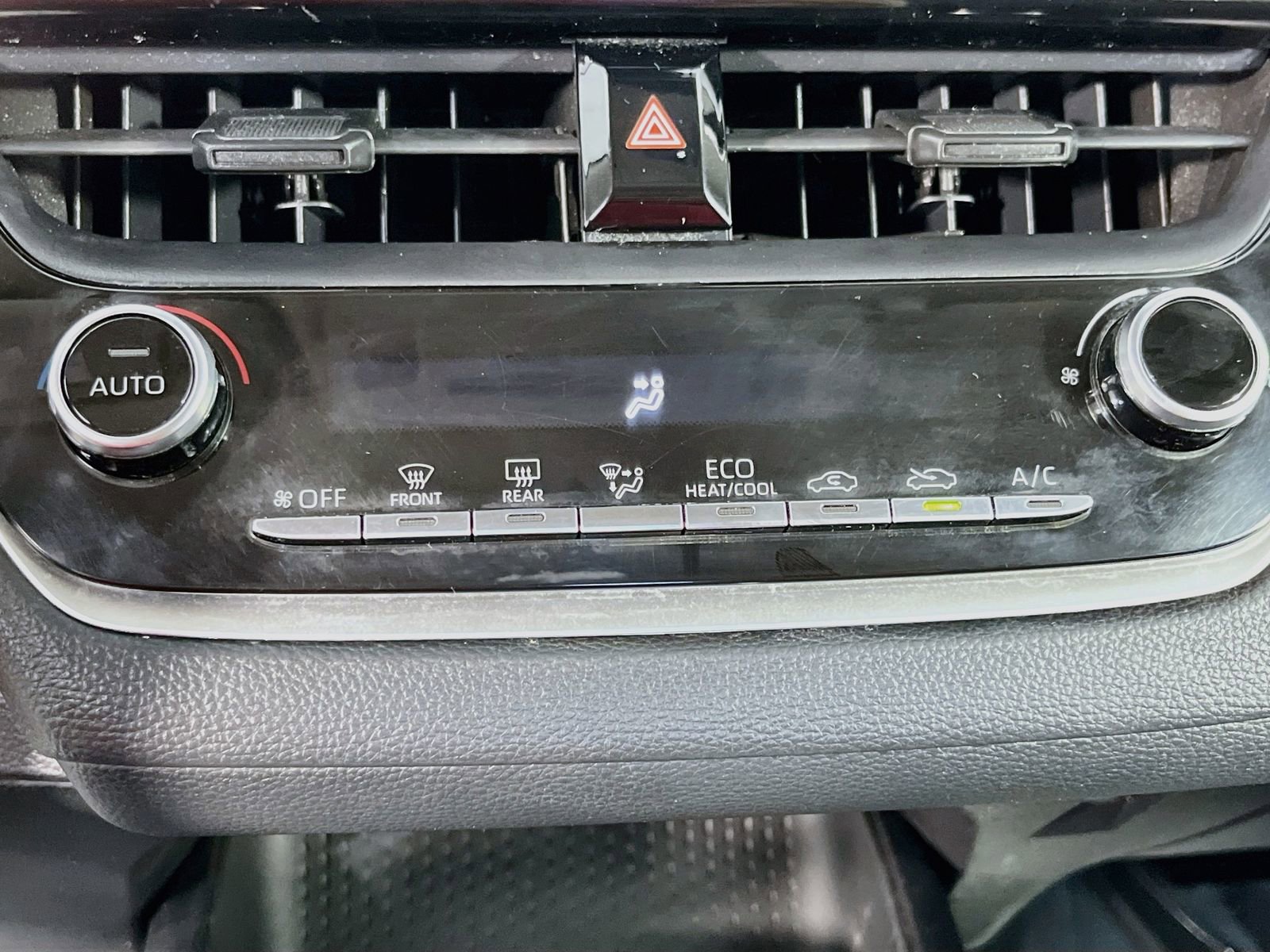 Used 2022 Toyota Corolla LE FWD image 16