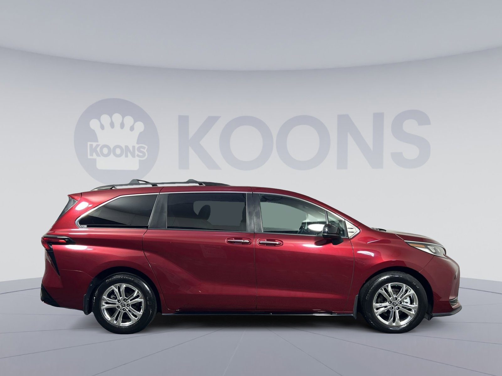 Used 2022 Toyota Sienna XSE AWD/4WD image 8