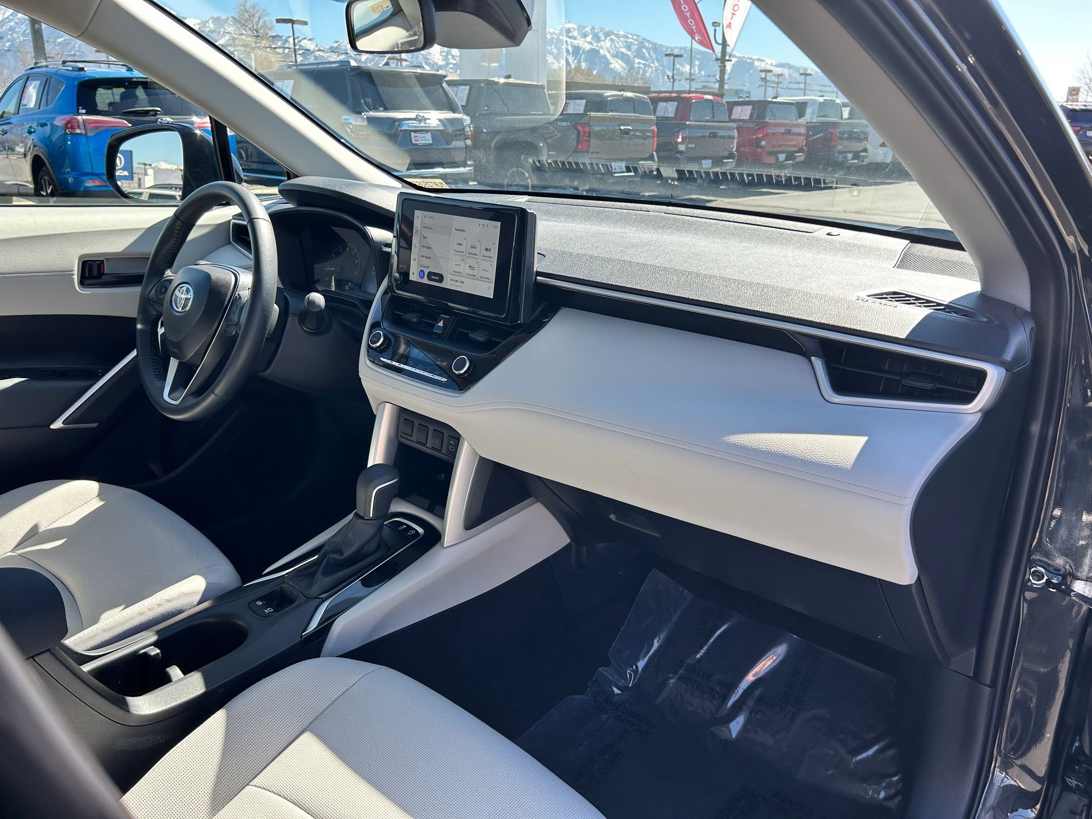 Certified 2025 Toyota Corolla Cross LE image 27