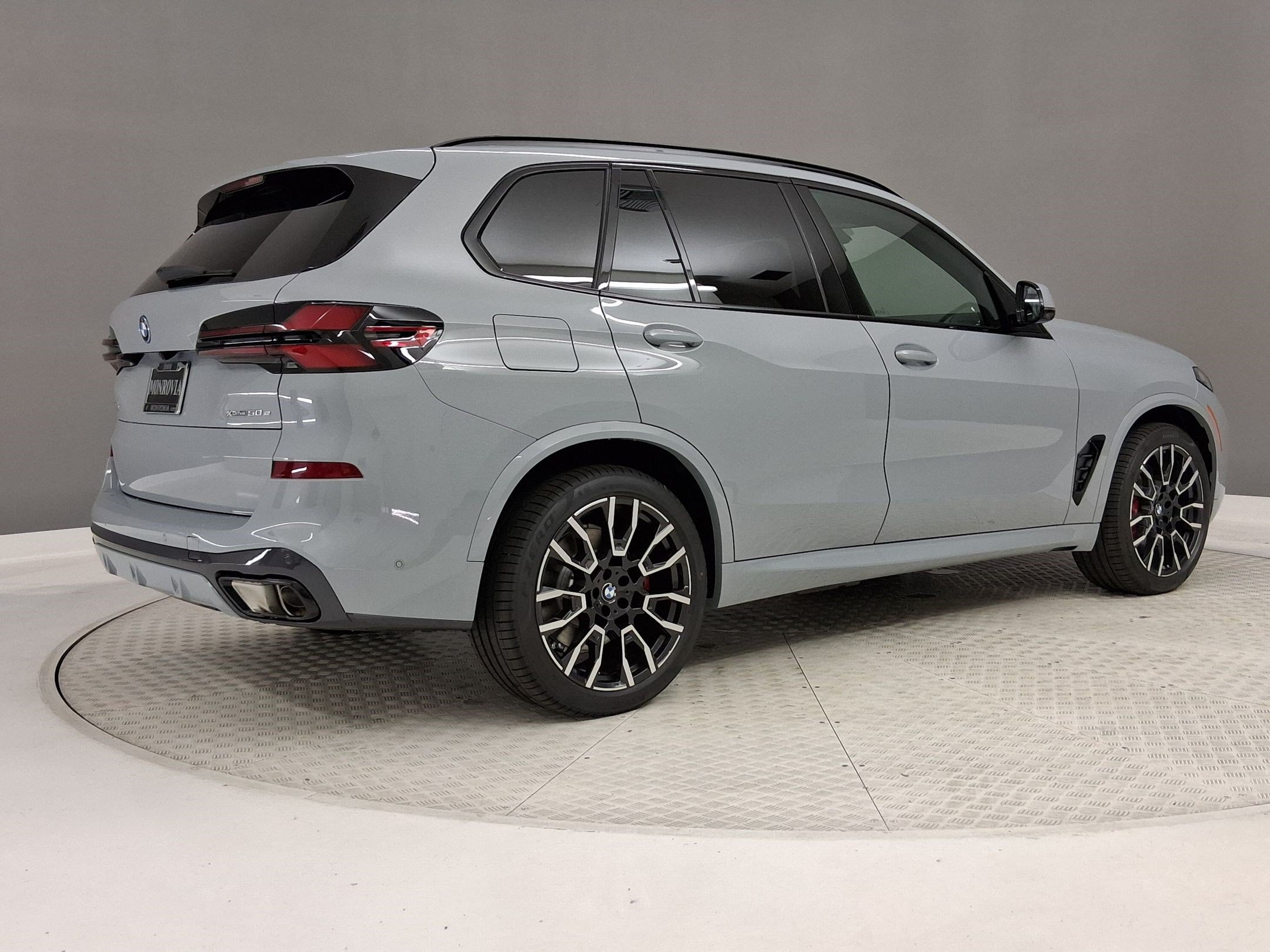 New 2026 BMW X5 xDrive50e w/ M Sport Package AWD/4WD image 7
