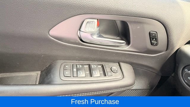 Used 2026 Chrysler Pacifica Select FWD image 15