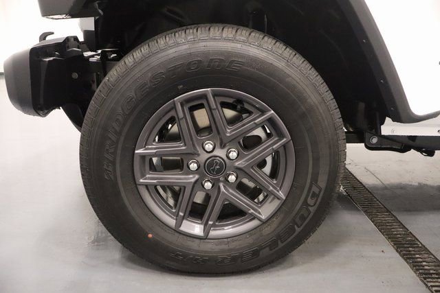 New 2025 Jeep Gladiator Sport AWD/4WD image 22