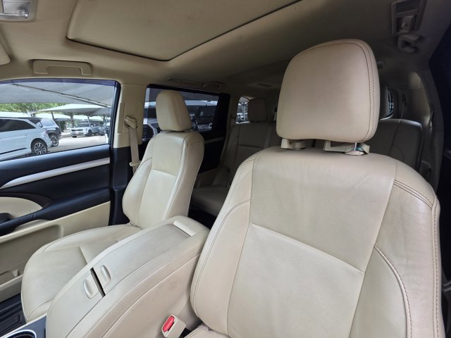 Used 2015 Toyota Highlander XLE AWD/4WD image 12