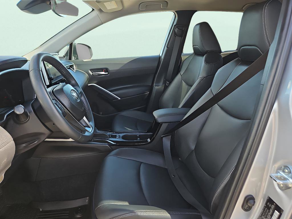 Used 2025 Toyota Corolla Cross XLE image 13