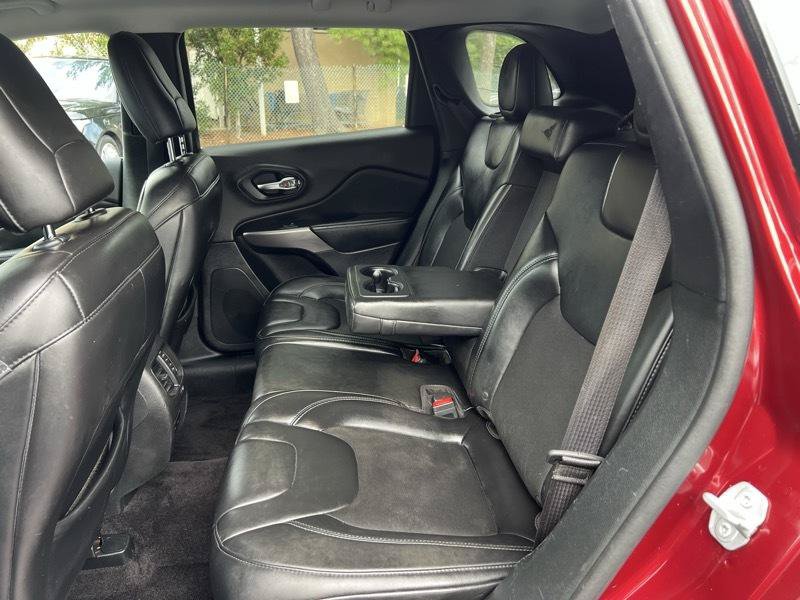 Used 2019 Jeep Cherokee Latitude Plus FWD image 8