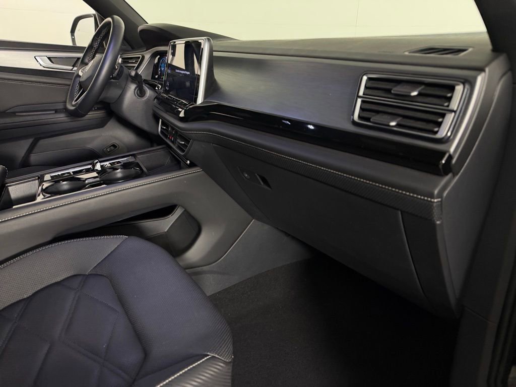 Used 2025 Volkswagen Atlas Cross Sport SE AWD/4WD image 32