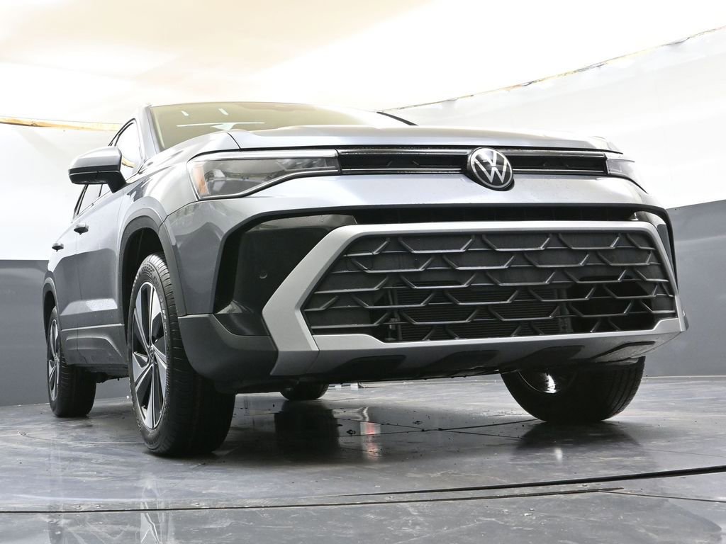 Used 2025 Volkswagen Taos SE w/ Panoramic Sunroof Package image 35