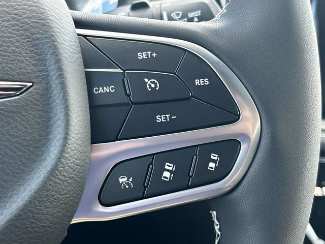 New 2026 Chrysler Pacifica Select FWD image 31