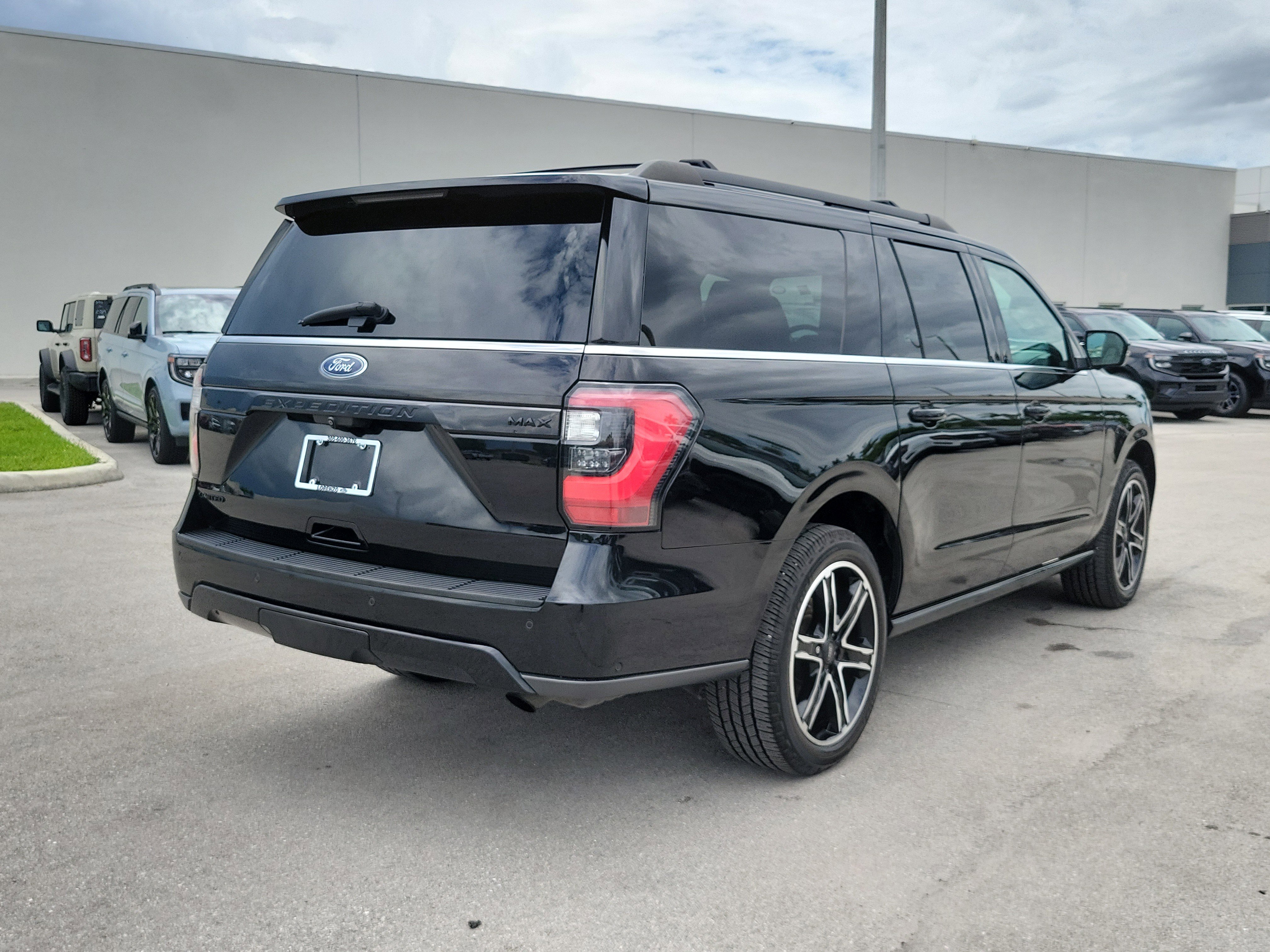 Used 2020 Ford Expedition Max Limited w/ Equipment Group 303A AWD/4WD image 5