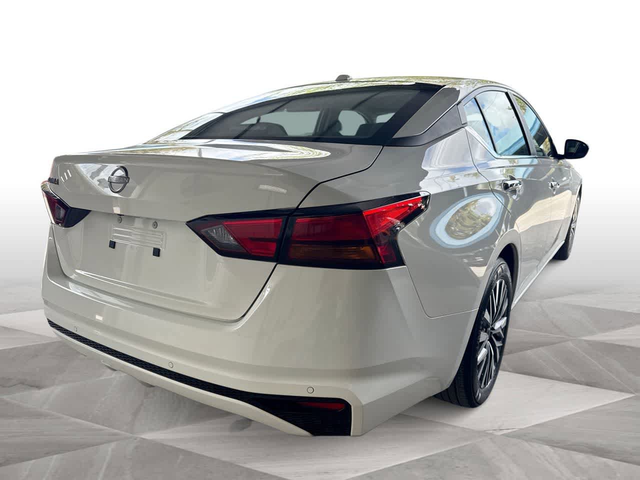Used 2025 Nissan Altima 2.5 SV FWD image 8