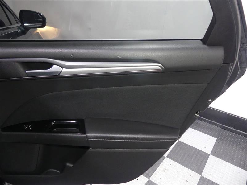 Used 2016 Ford Fusion SE image 26