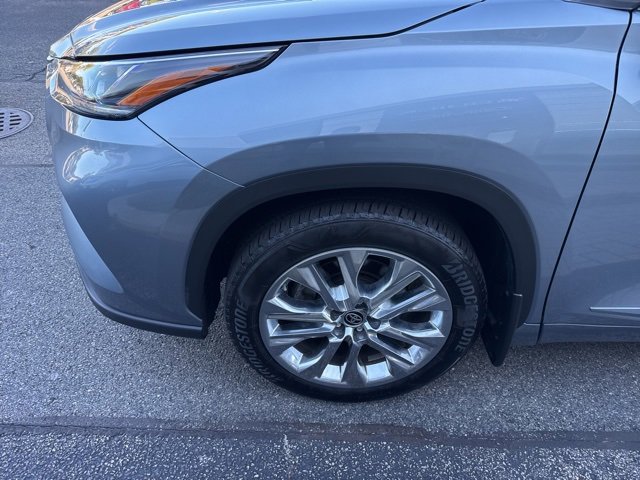 Used 2020 Toyota Highlander Limited image 4