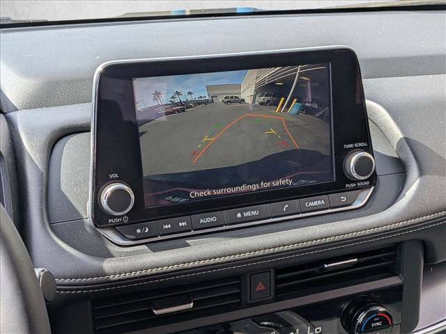 Used 2025 Nissan Rogue SV image 13