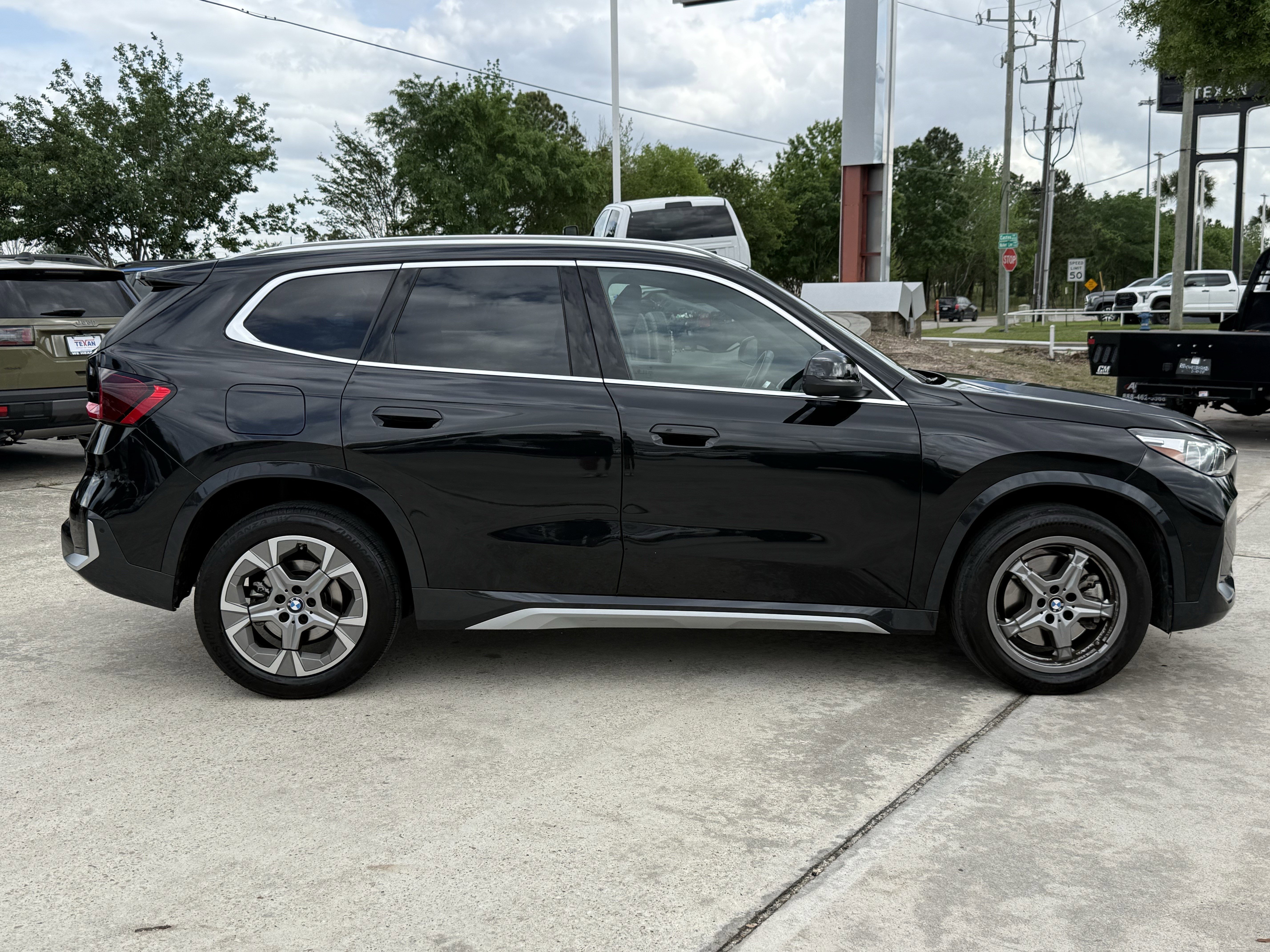 Used 2025 BMW X1 xDrive28i image 3