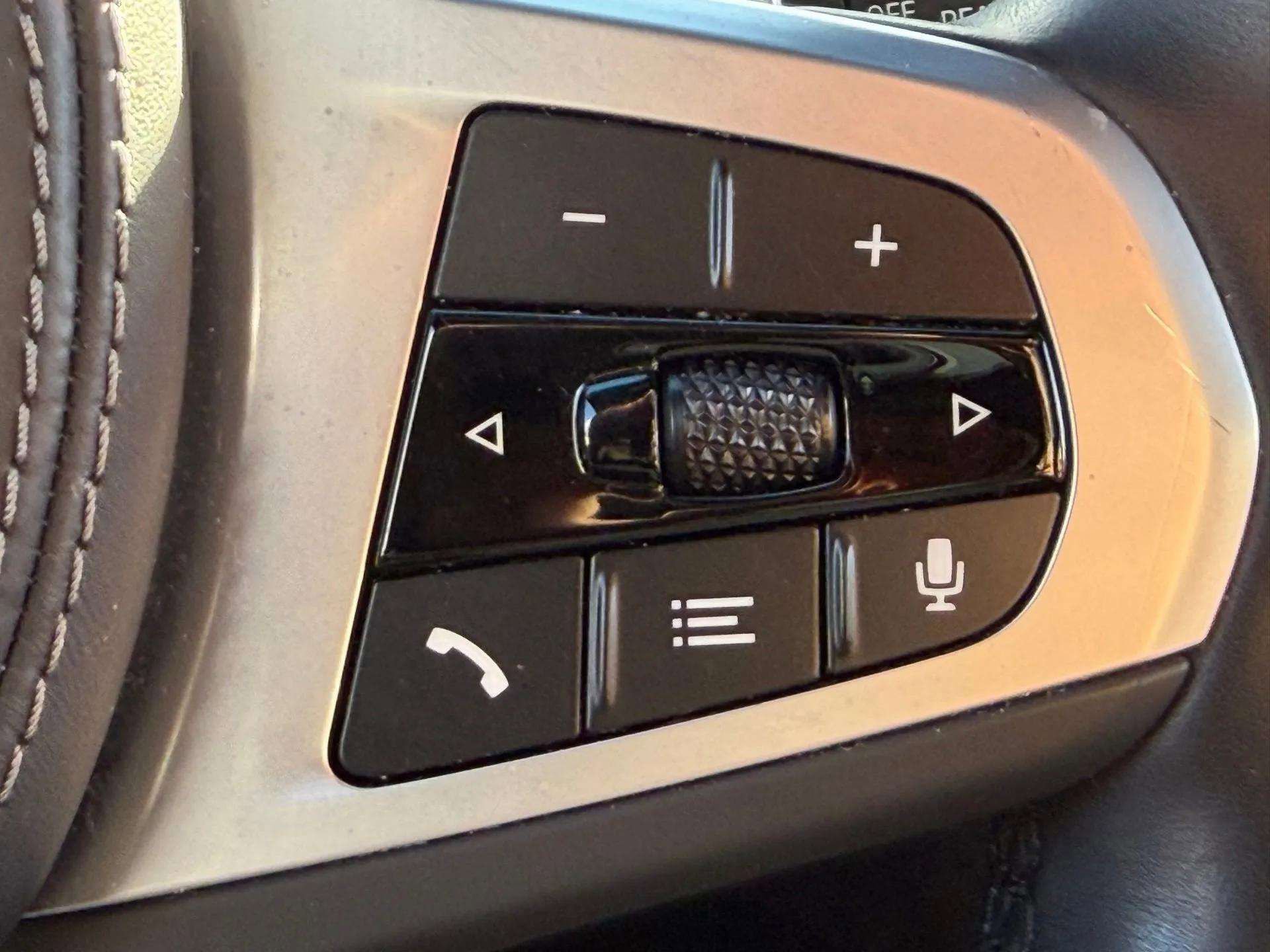 Used 2023 BMW X7 xDrive40i w/ Executive Package image 43