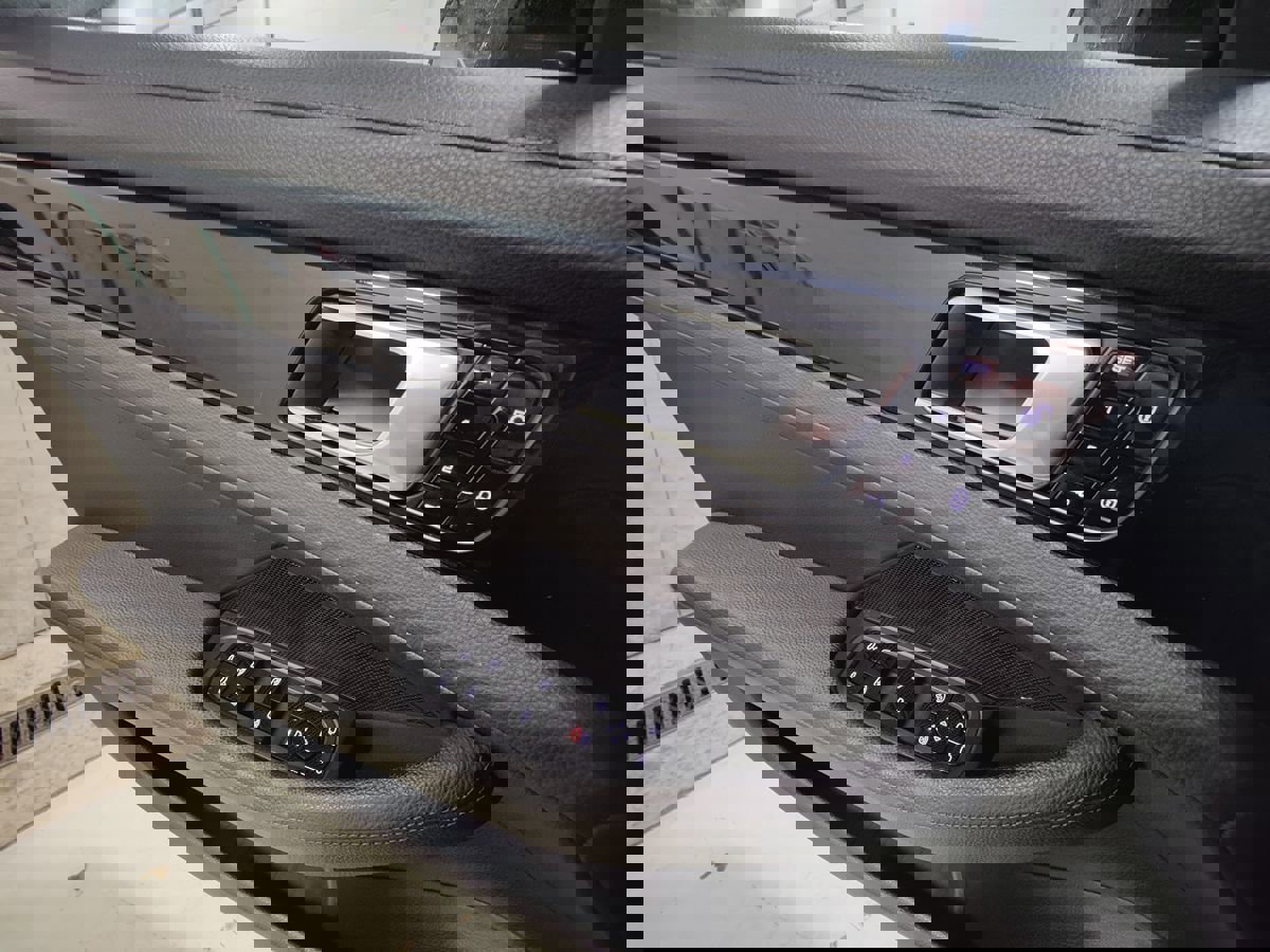 Used 2018 Porsche Panamera 4S image 27