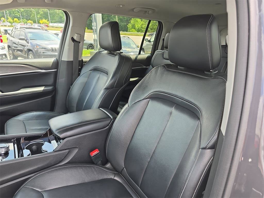 Used 2022 Jeep Grand Cherokee L Limited image 22