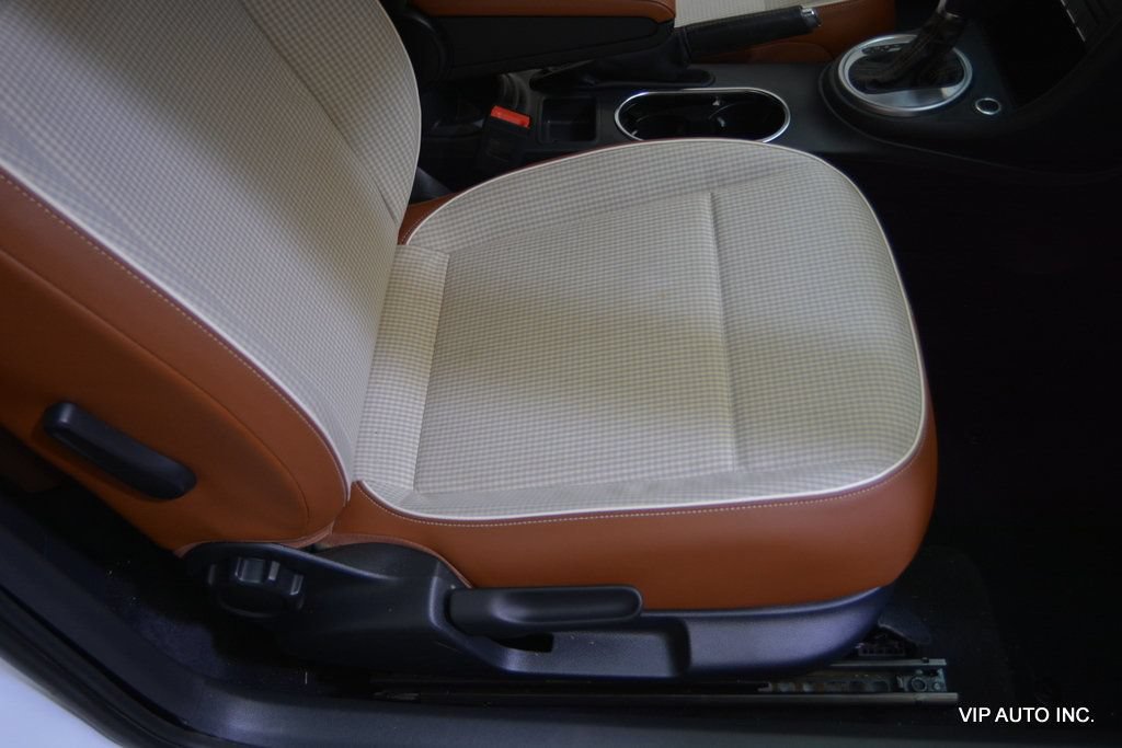 Used 2015 Volkswagen Beetle 1.8T Classic FWD image 17