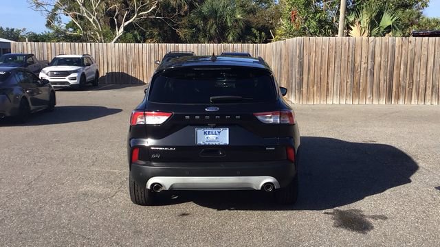 Certified 2022 Ford Escape Titanium image 6