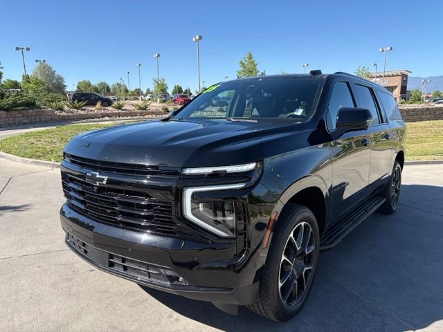 Used 2025 Chevrolet Suburban RST w/ Comfort Package AWD/4WD image 3