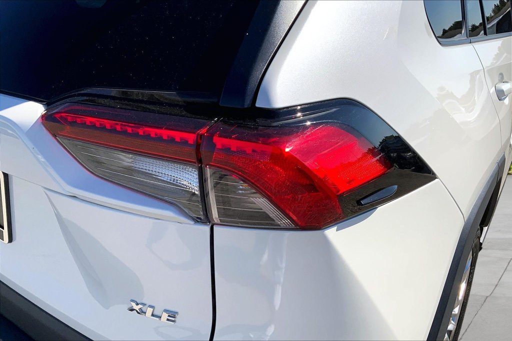 Used 2021 Toyota RAV4 XLE Premium FWD image 23