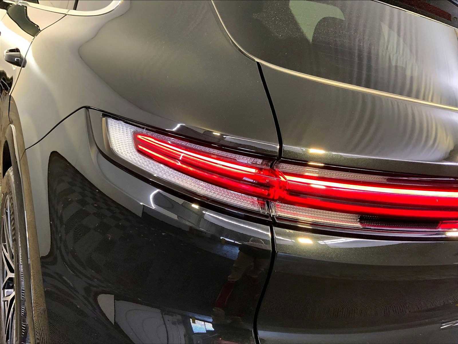 Certified 2025 Porsche Cayenne image 30