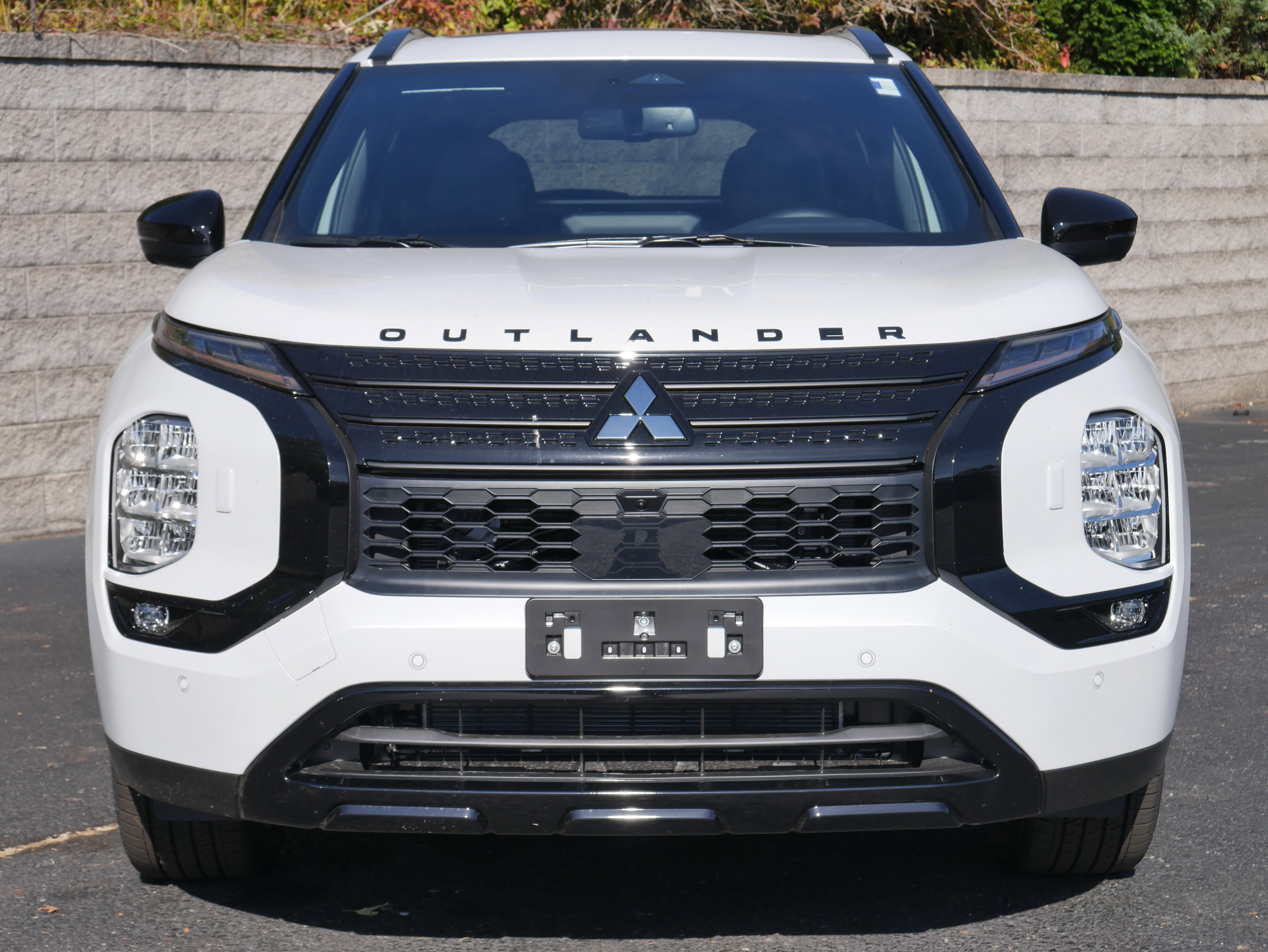 New 2025 Mitsubishi Outlander 4WD Plug-In Hybrid image 2