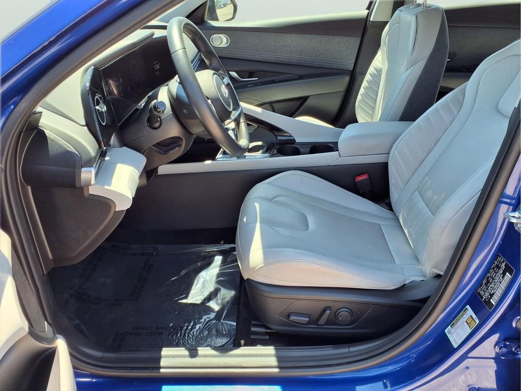Used 2025 Hyundai Elantra Limited FWD image 20