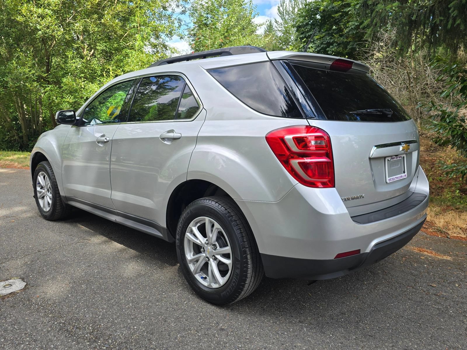 Used 2017 Chevrolet Equinox LT FWD image 3