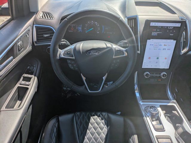 Used 2024 Ford Edge Titanium image 13