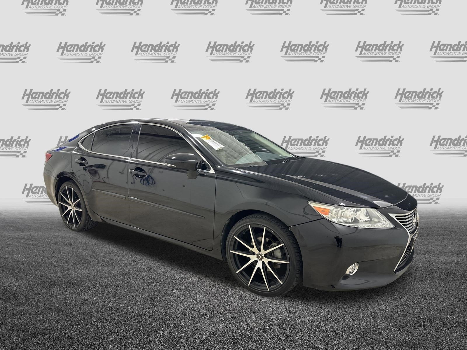 Used 2015 Lexus ES 350 w/ Luxury Package image 2