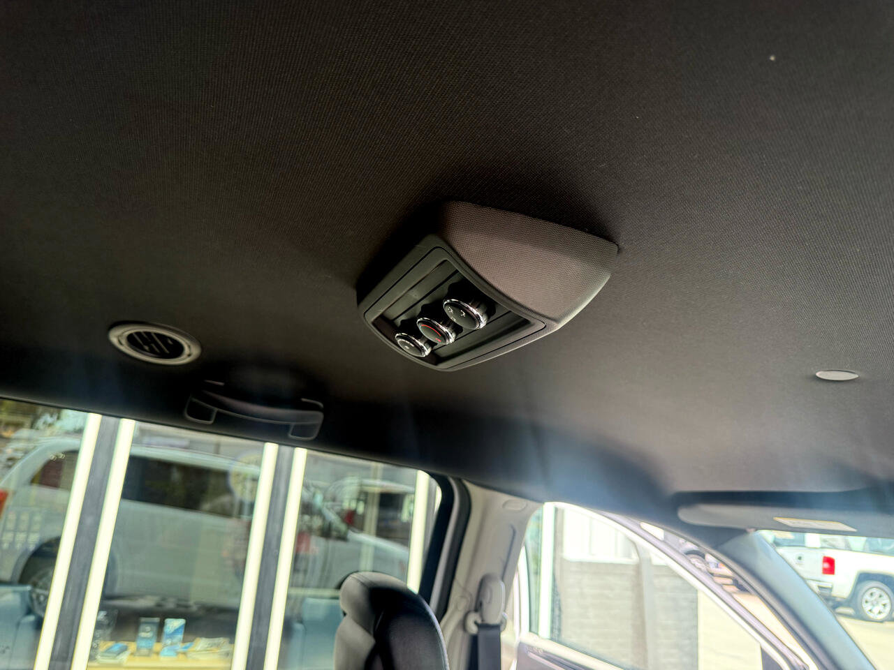 Used 2019 Dodge Grand Caravan SXT image 17
