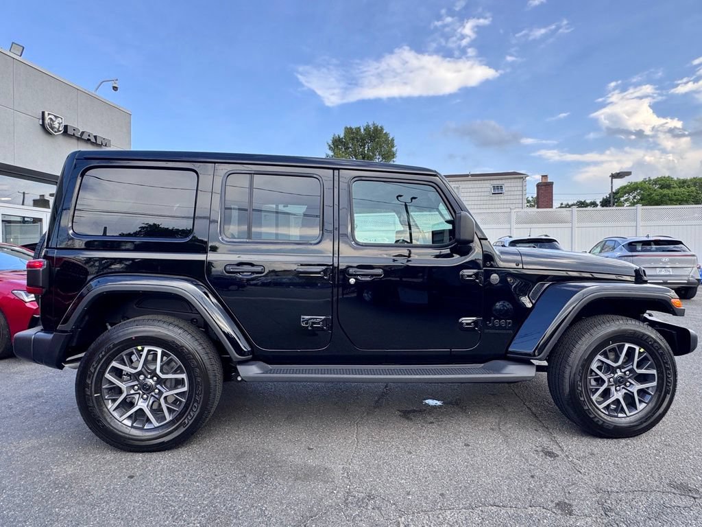 New 2026 Jeep Wrangler Unlimited Sahara AWD/4WD image 8
