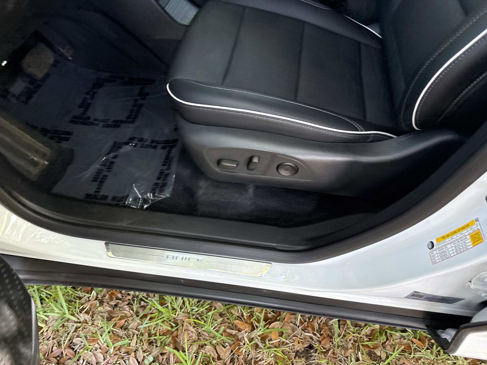 Used 2025 Buick Enclave Preferred FWD image 23