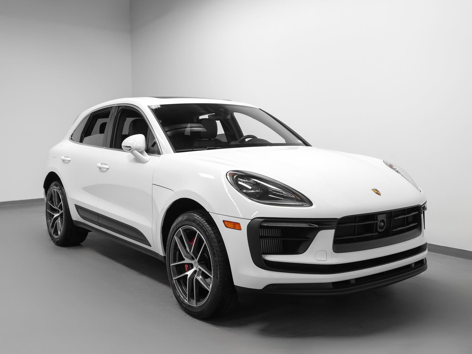 Certified 2025 Porsche Macan S image 10
