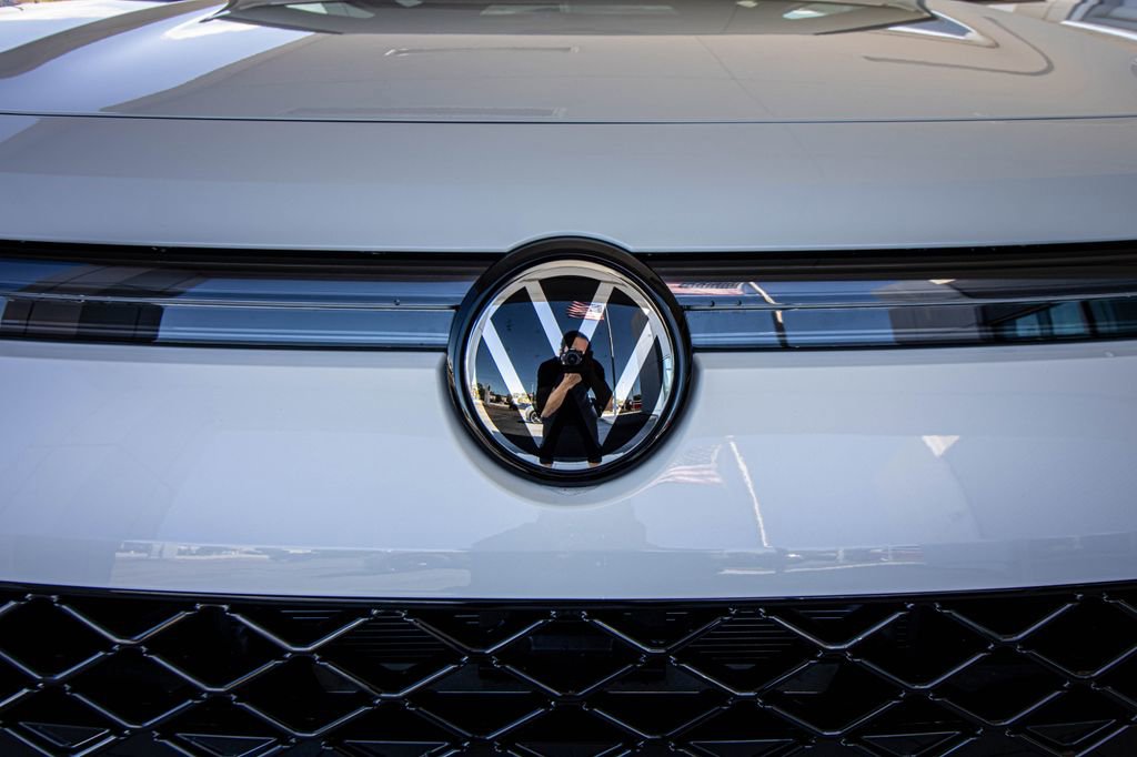 New 2026 Volkswagen Tiguan SE R-Line FWD image 10