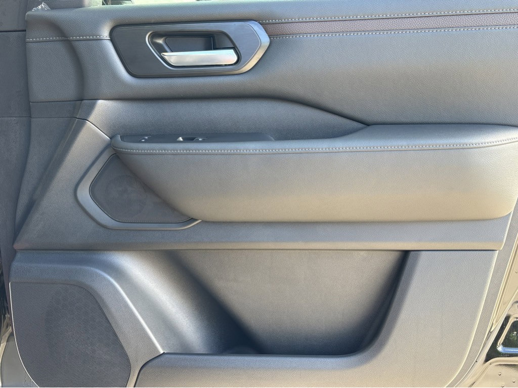 New 2026 Nissan Armada SL w/ Captain's Chari Seat Package image 10