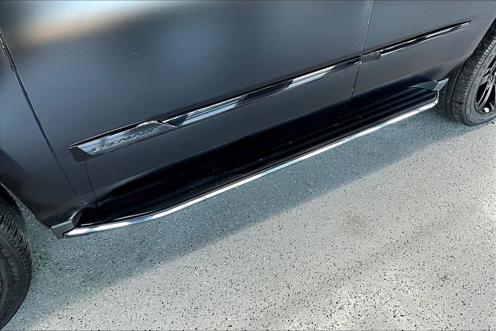 Used 2017 Cadillac Escalade Luxury AWD/4WD image 38