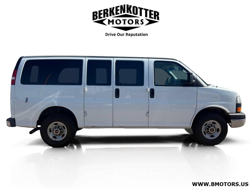 Used 2015 GMC Savana 2500 LT w/ LT Preferred Equipment Group RWD image 2