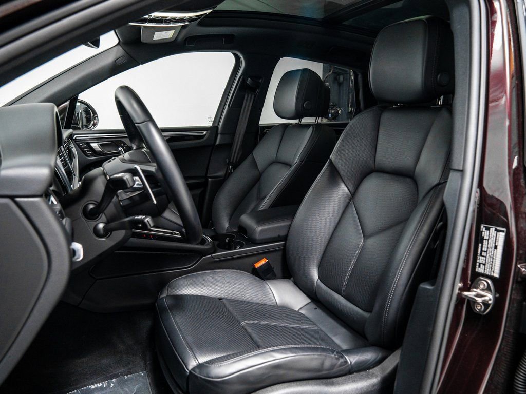Used 2025 Porsche Macan image 5