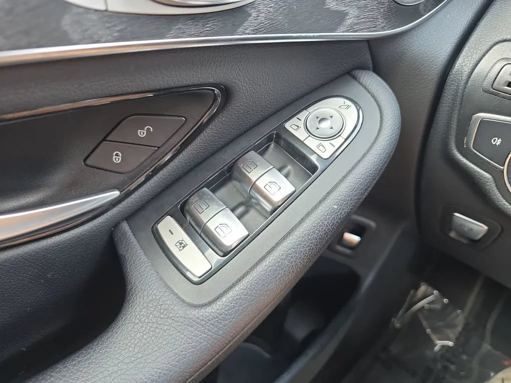 Used 2017 Mercedes-Benz GLC 300 4MATIC image 26